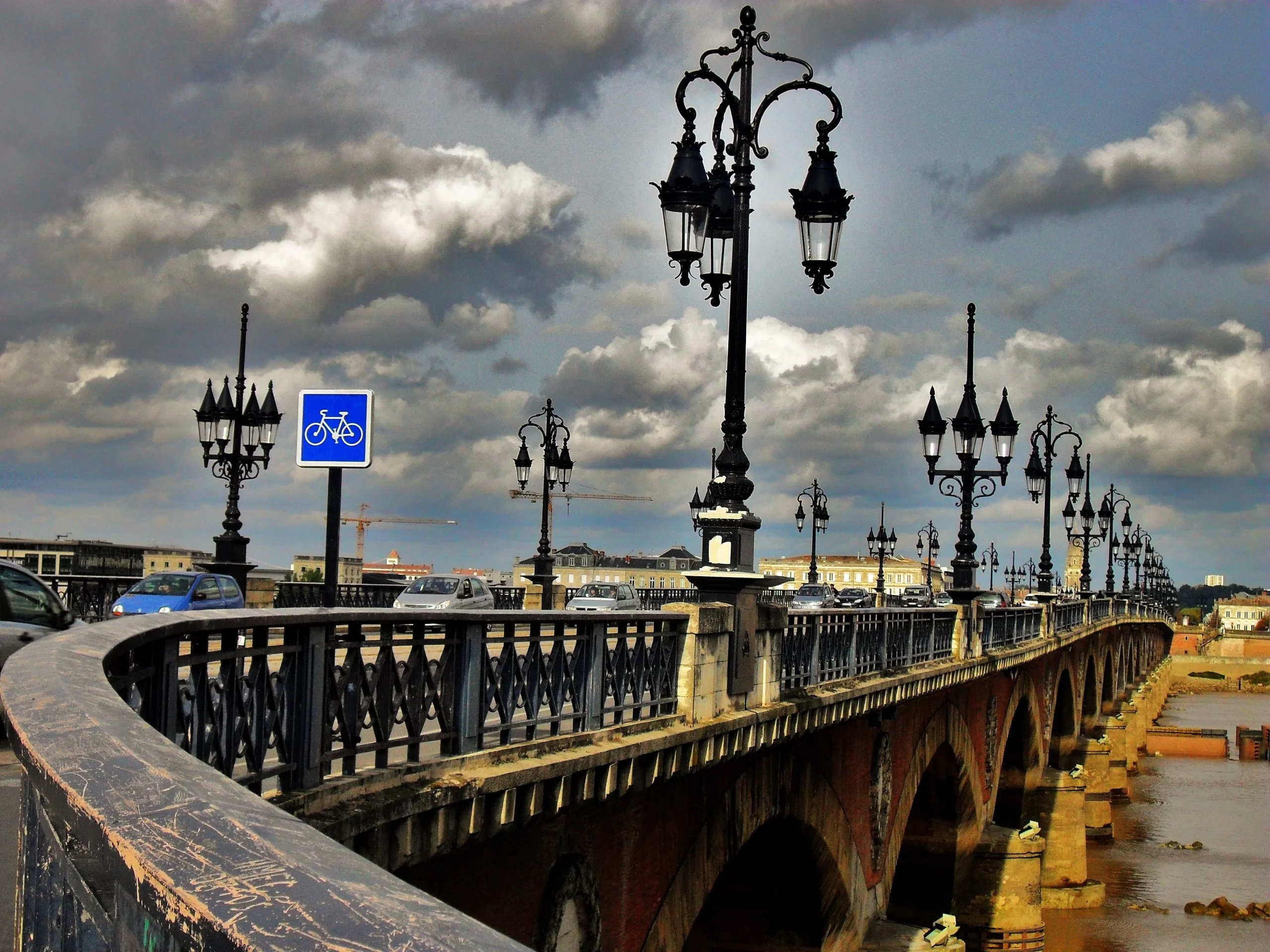 Nuit agitée sur les quais : deux sauvetages dans la Garonne