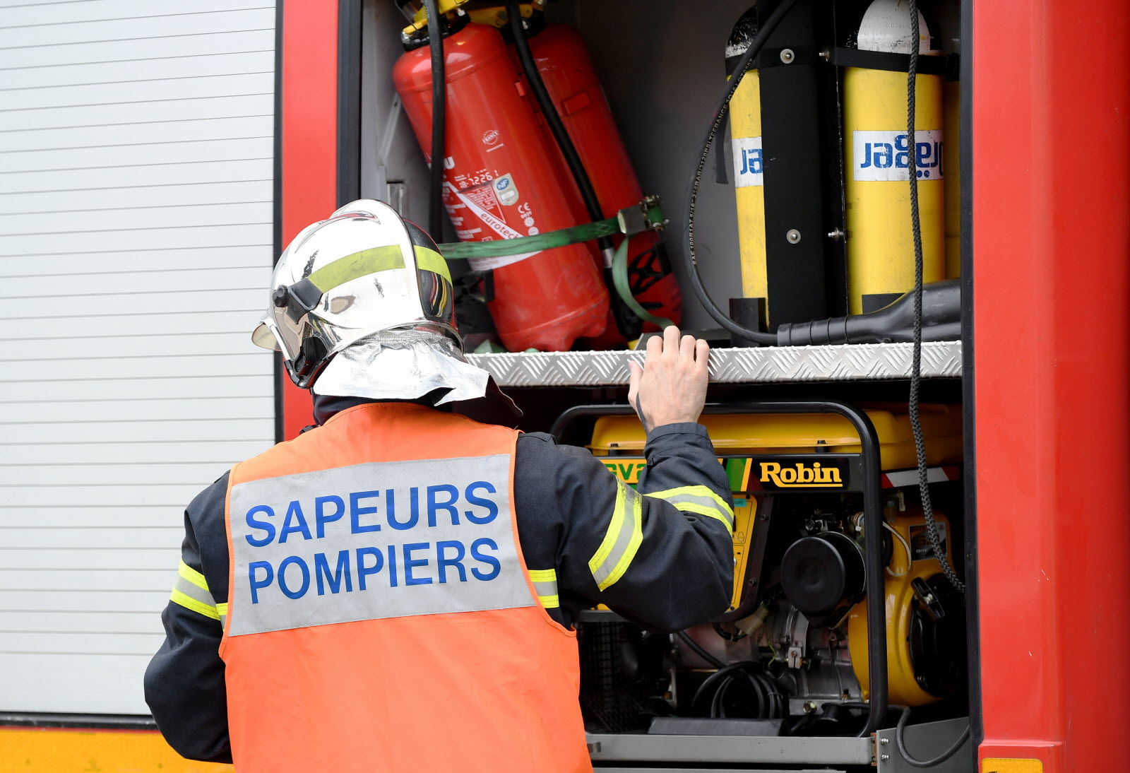 Bordeaux : un fourgon en feu sur le cours Victor-Hugo, circulation interrompue