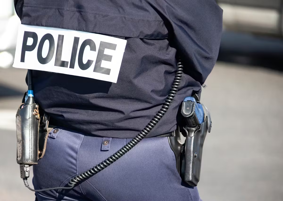 Bordeaux : un fonctionnaire de police traîné par une voiture