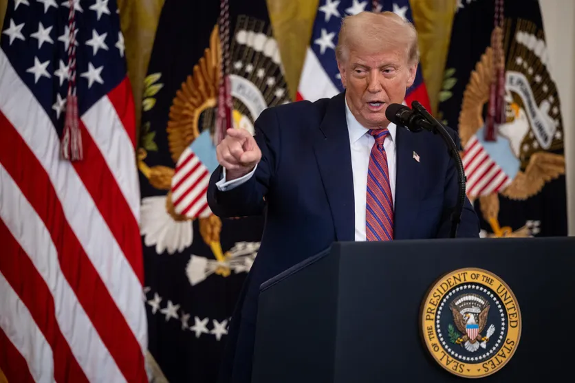 Trump poursuit le Wall Street Journal pour diffamation après des révélations liées à Epstein