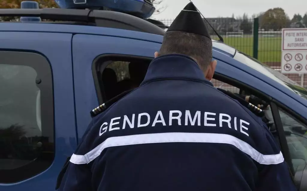 Teich - Gironde : un gendarme fauché par un automobiliste, la fuite se termine dans un camp de gens du voyage