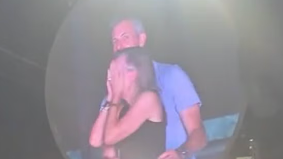 Astronomer : Andy Byron temporairement écarté après une polémique au concert de Coldplay