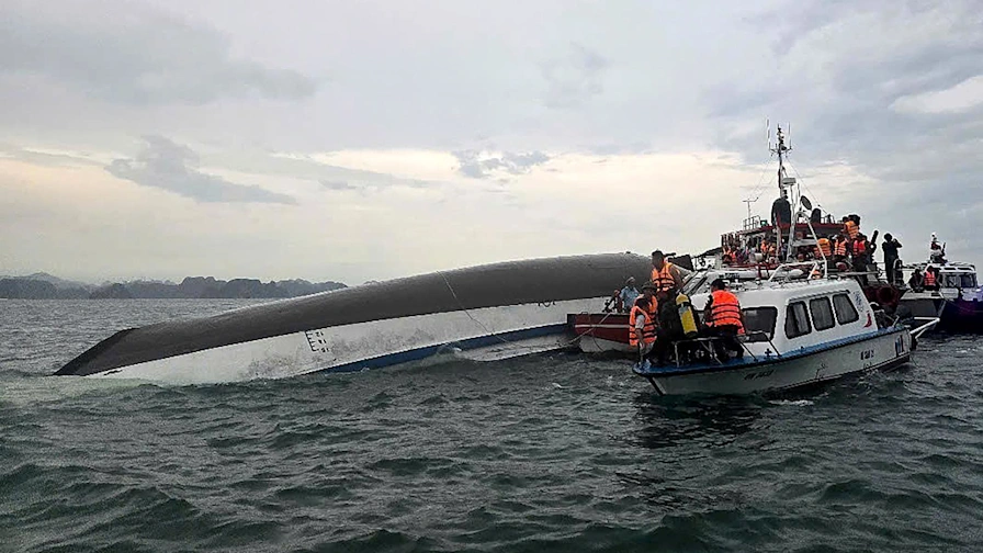 Catastrophe dans la baie d’Halong : un bateau chavire avec 53 personnes à bord, des enfants parmi les victimes