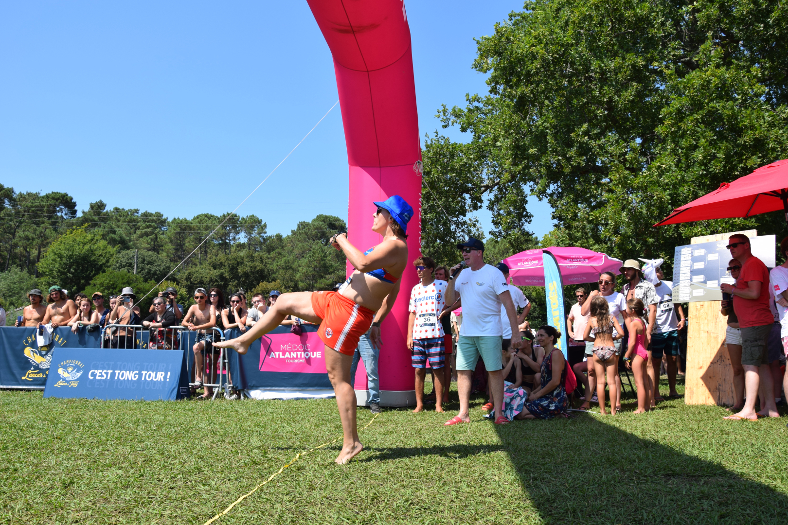 Tong Masters : lancer de tongs à Lacanau, les Los Croignos triomphent sur le sable