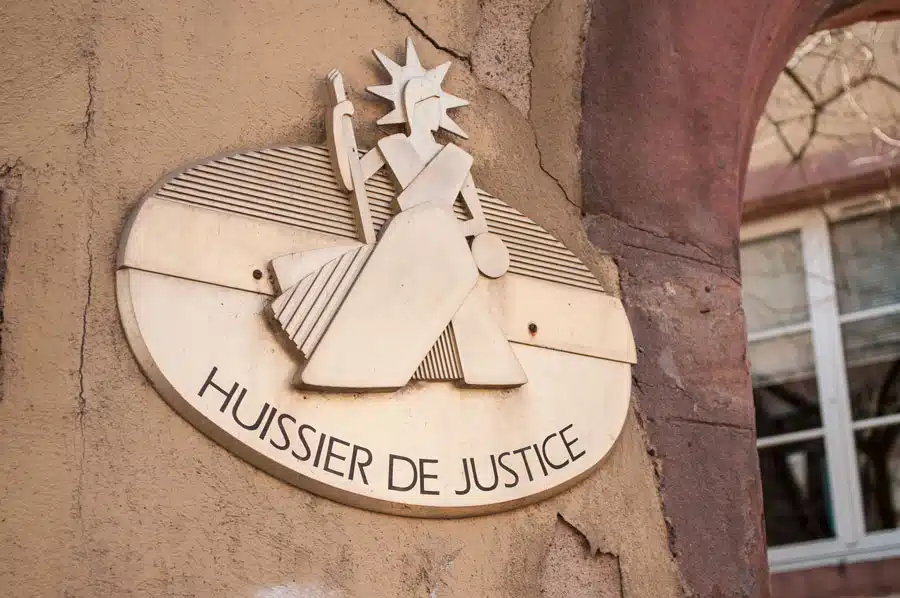 Clients floués, constats envolés : un ex-huissier devant la justice bordelaise