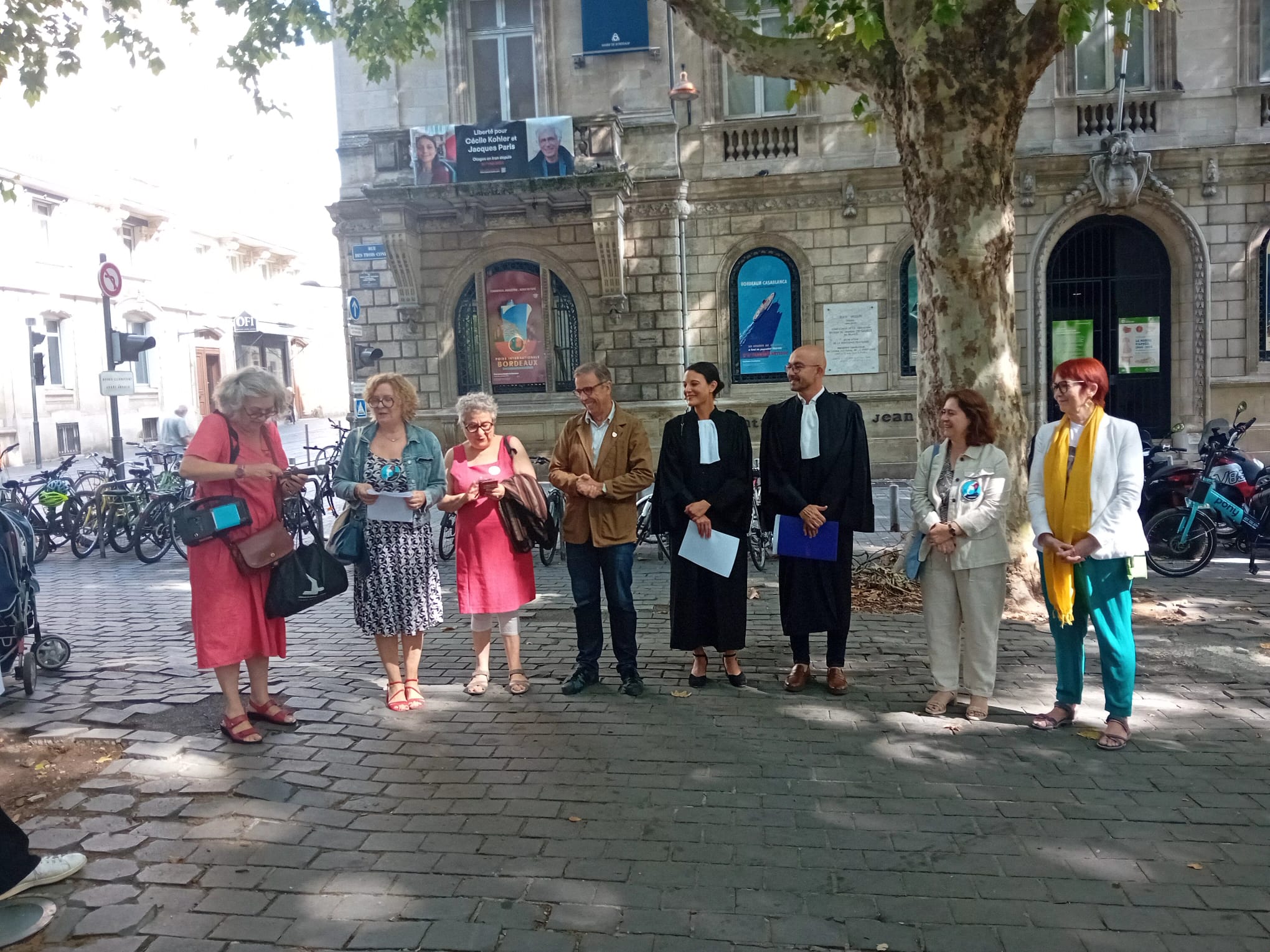 Bordeaux affiche son soutien aux Français Cécile Kohler et Jacques Paris, détenus en Iran