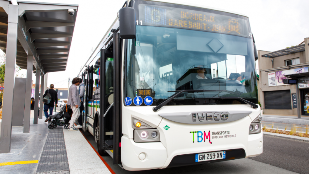 Débat sur les transports à Bordeaux : le bus G jugé insuffisant par les partisans du métro