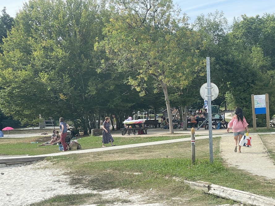 Été en Gironde : Baignade tranquille à Blasimon, un coin d’eau planqué, parfait pour les familles