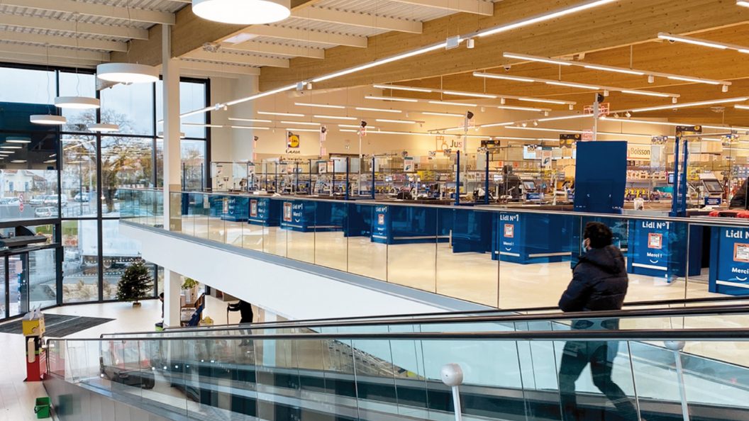 Auchan cède des magasins, Lidl accélère son expansion