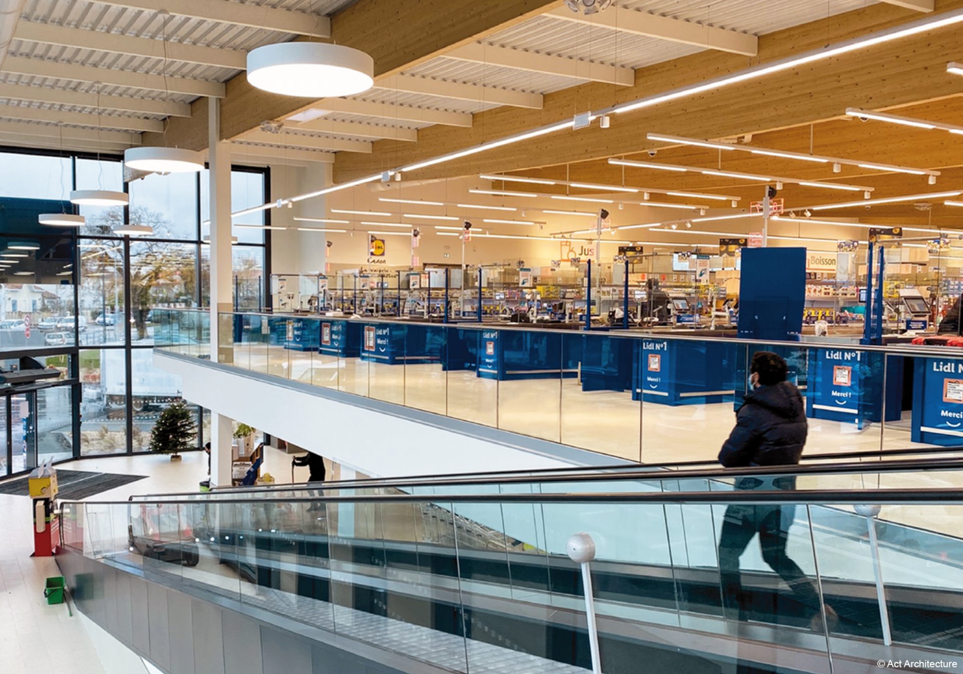 Auchan cède des magasins, Lidl accélère son expansion