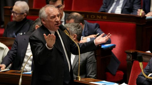 Fin du gouvernement Bayrou : bataille ouverte pour la suite du quinquennat