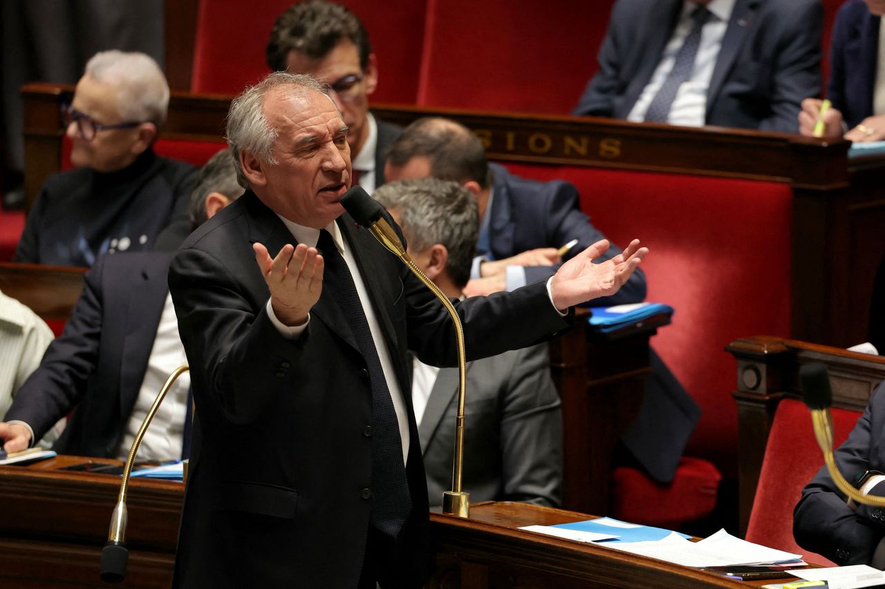Fin du gouvernement Bayrou : bataille ouverte pour la suite du quinquennat