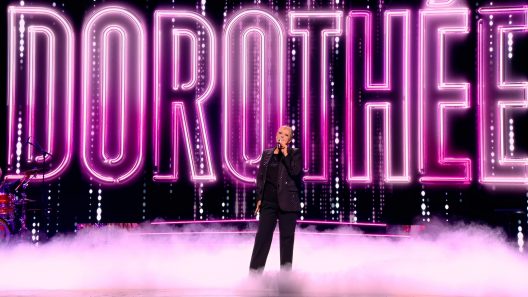 Dorothée : une légende de la télé jeunesse revient sur scène à Bordeaux