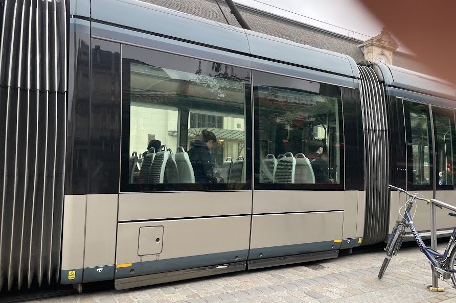 Recrutement express dans le tram : 50 entreprises mobilisées