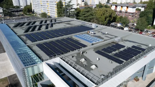 Transition énergétique à Bordeaux : la base sous-marine, nouvel épicentre du débat municipal