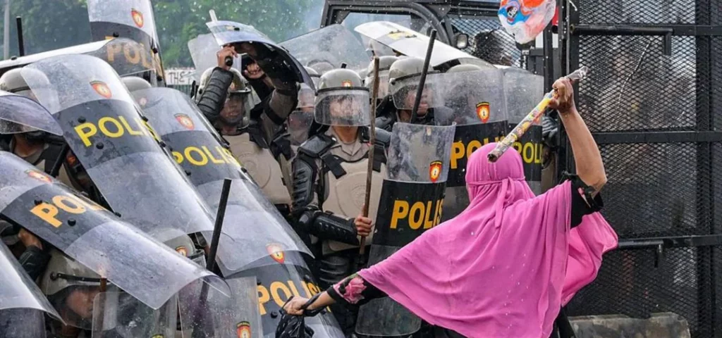 Crise politique en Indonésie : colère populaire et répression policière, après un incident mortel à Jakarta