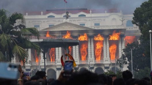 Crise politique au Népal : l’armée prend le contrôle après des violences massives