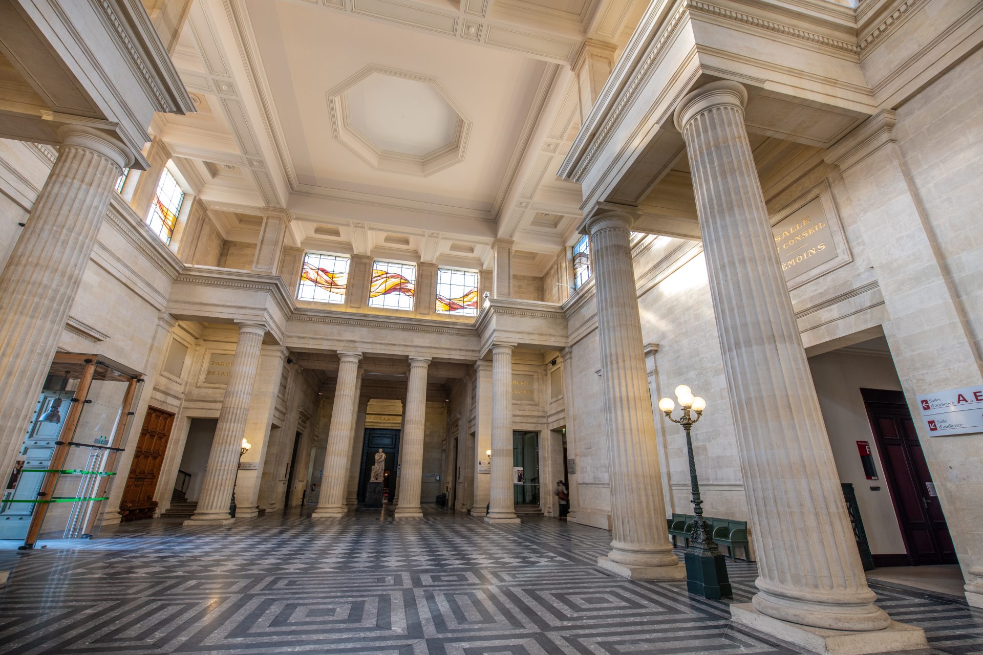 Bordeaux : 15 ans de prison pour un homme coupable d’exploitation sexuelle de mineures