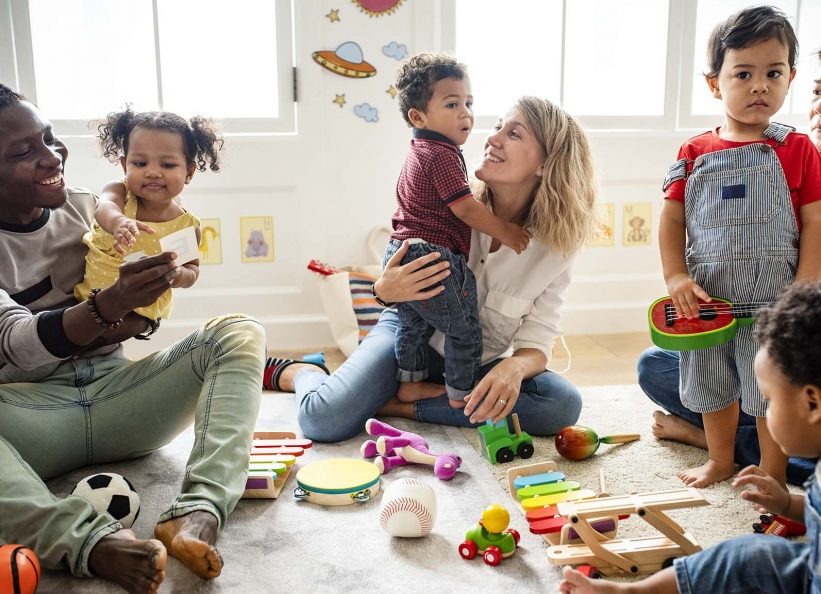 Municipales 2026 à Bordeaux : la petite enfance au cœur de l’affrontement Cazenave–Hurmic