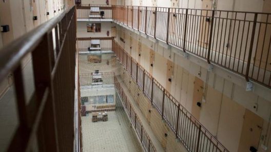 Prison de Gradignan : une cargaison de vin met le feu aux poudres derrière les murs