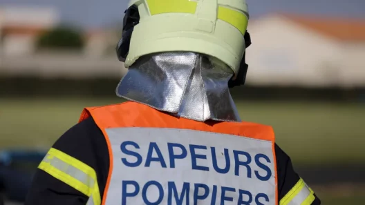 Saint-Laurent-Médoc : intervention massive après un feu dans un bâtiment de recyclage