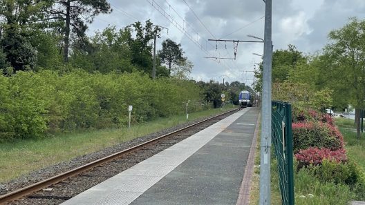 Un homme perd la vie sur les voies ferrées à Parempuyre, la famille s’exprime auprès du Bulletin Bordelais