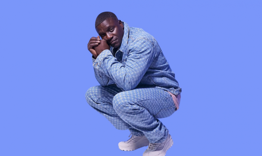 Problèmes judiciaires pour le chanteur superstar Akon : détention éclair après un mandat d’arrêt