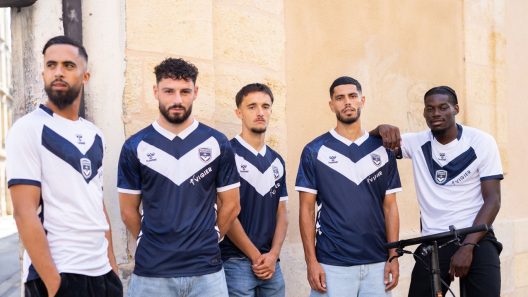 Bordeaux : un maillot offert à Zemmour ravive la colère des supporters