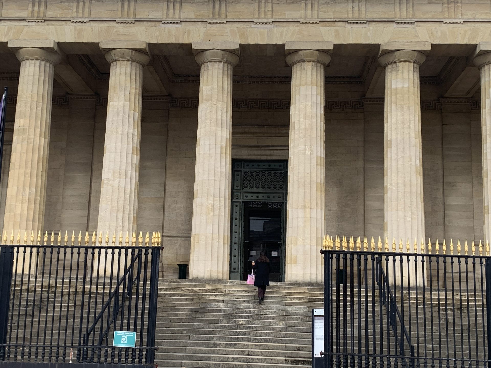 Double infanticide en Gironde : une mère face à la justice trois ans après le drame