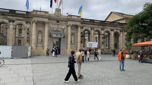 Bordeaux : l’hôtel de ville se réinvente avec sa nouvelle porte