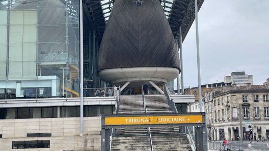 Bordeaux : un Marocain multirécidiviste condamné après une fuite violente et une policière blessée