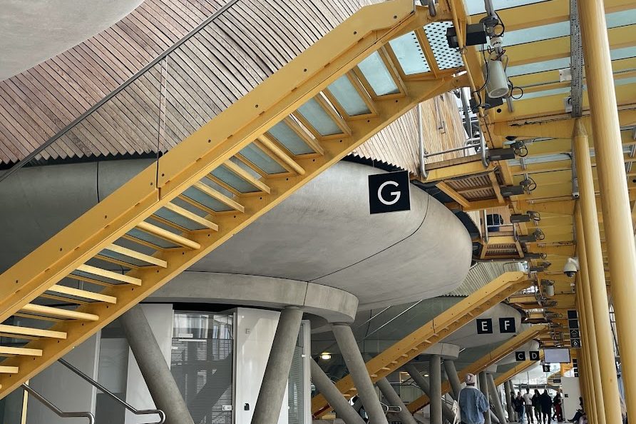 Exploitation sexuelle : arrestation d’un proxénète et d’un gérant d’hôtel à Bordeaux