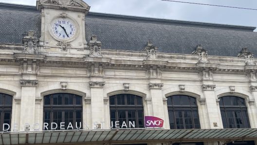 Pont Saint-Jean à Bordeaux : trois hommes grièvement blessés dans une violente sortie de route
