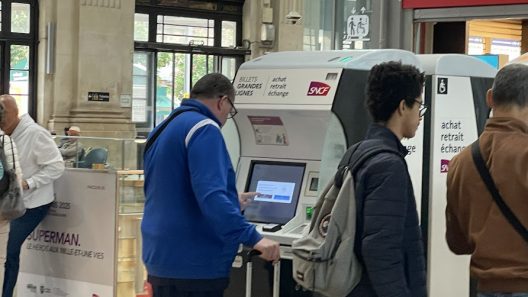 TGV immobilisé, lignes coupées : matinée noire sur les rails girondins