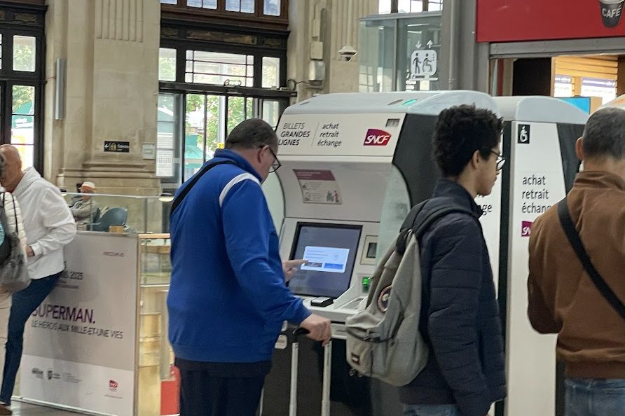 TGV immobilisé, lignes coupées : matinée noire sur les rails girondins