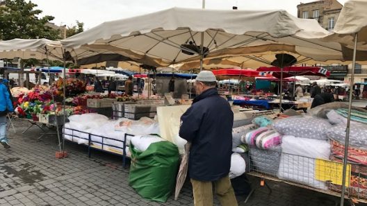 Bordeaux ferme puis rouvre le marché des Salinières : un bras de fer avec les commerçants mécontents