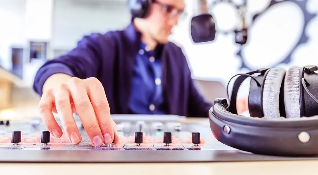 Le Bulletin Bordelais Radio entre en scène à Bordeaux : une webradio tropicale et solaire