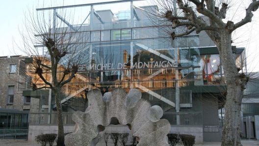 Tragédie au lycée Michel-Montaigne : enquête en cours après la mort d’un adolescent