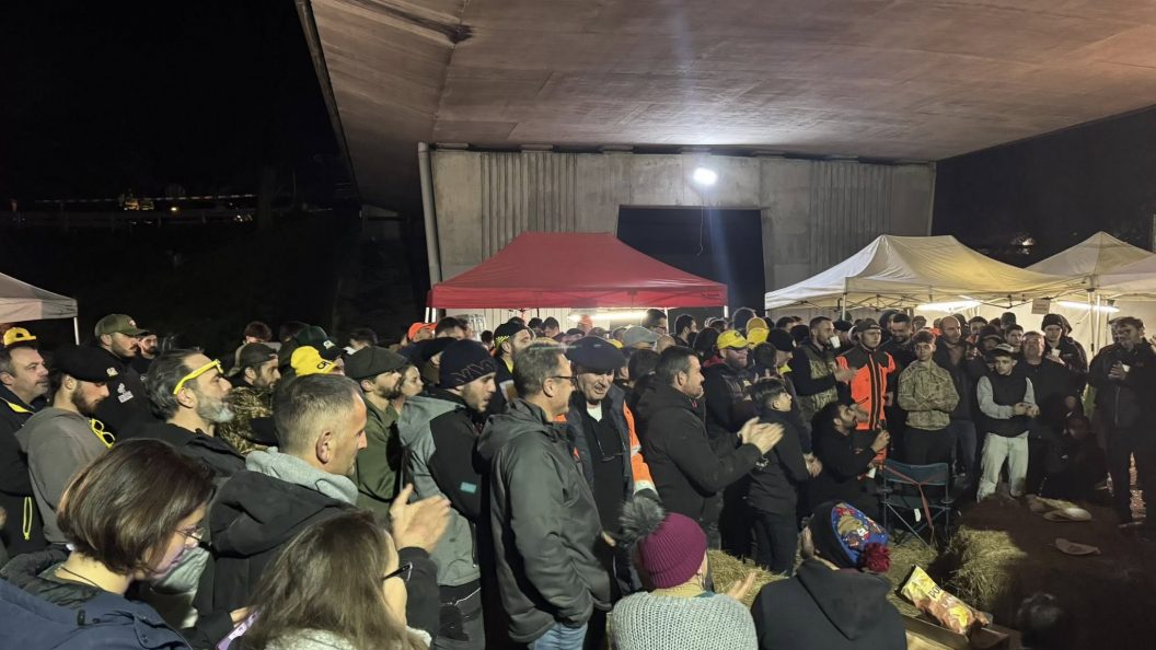 CR 33 : blocage levé à Cestas, l’État promet un rendez-vous sur l’élevage