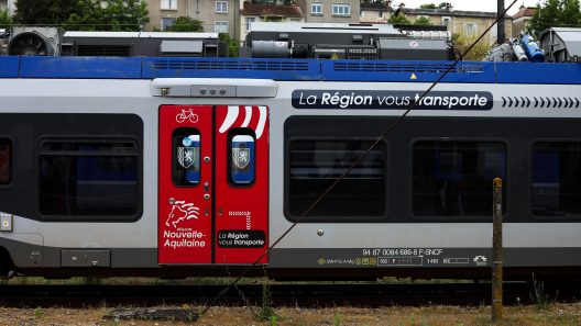 Un TER heurte un véhicule sur un passage à niveau à Margaux-Cantenac