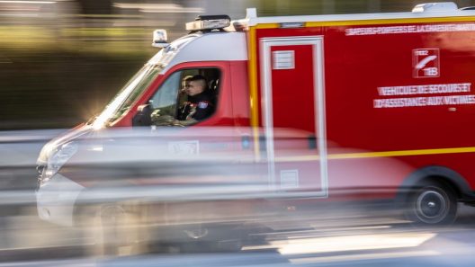 Lacanau endeuillée après un violent accident de la route en pleine ville