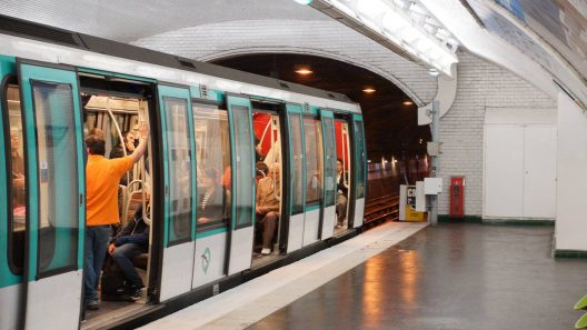 Métro parisien : un individu en situation irrégulière mis en examen après trois attaques sur des femmes