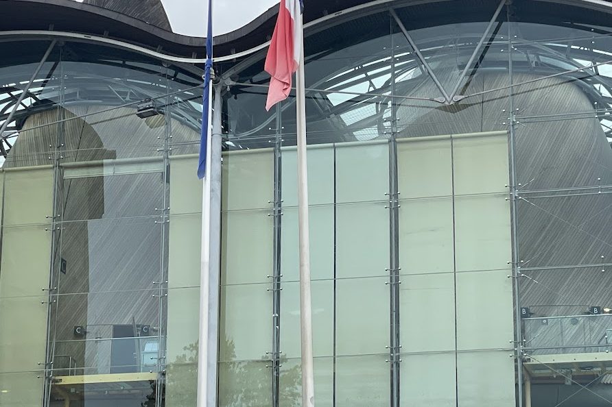 Mérignac : trois jeunes déférés après un vol sous menace d’arme factice