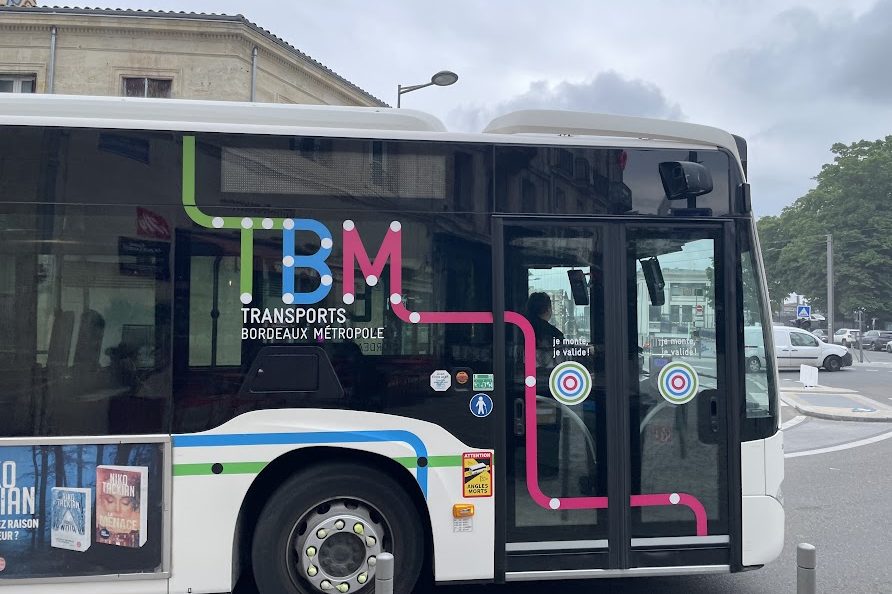 Accident mortel à Bruges : enquête ouverte après la collision entre un bus et une piétonne