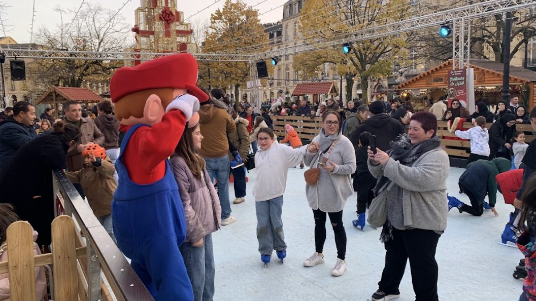 Noël à Bordeaux: la patinoire éco-responsable des Allées de Tourny illumine Bordeaux