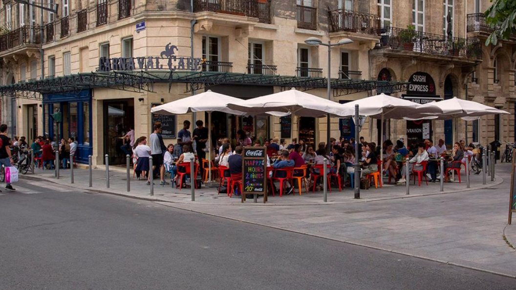 Nuisances sonores à Bordeaux : des habitants exaspérés par le bar "Carnaval Café" en centre-ville