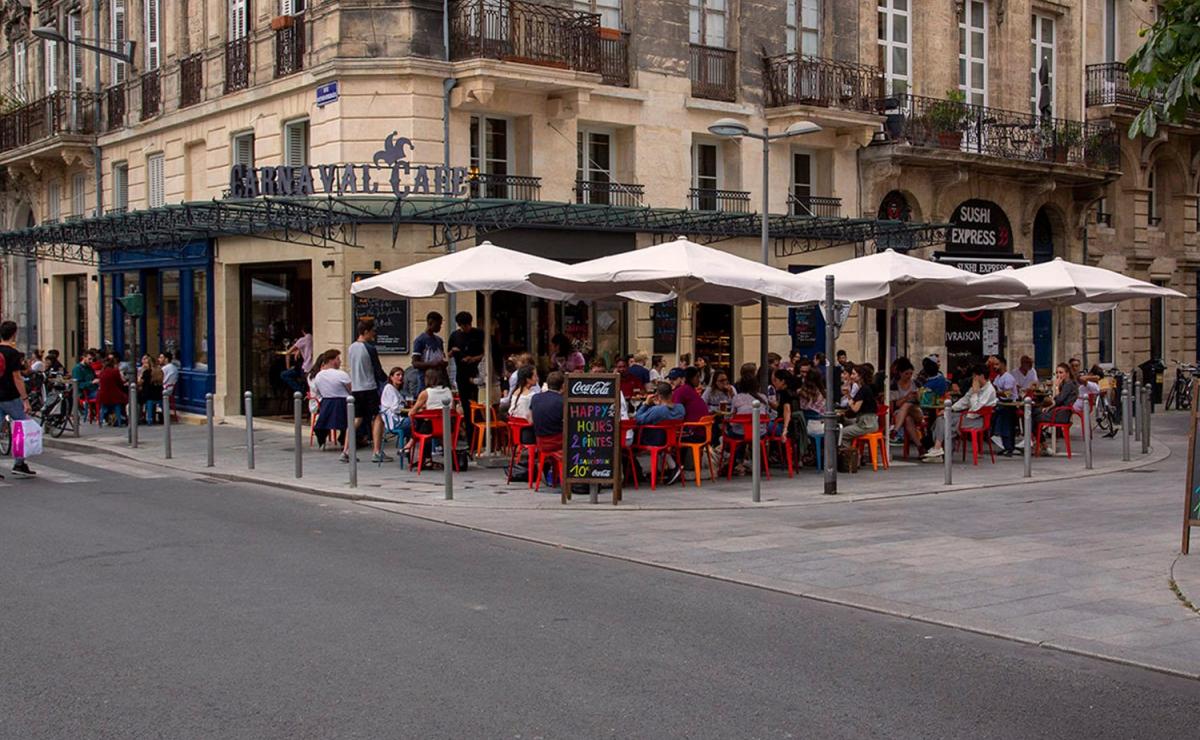 Nuisances sonores à Bordeaux : des habitants exaspérés par le bar "Carnaval Café" en centre-ville