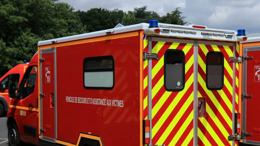 Pompiers de Gironde en action pour secourir un homme sur une grue le jour de Noël