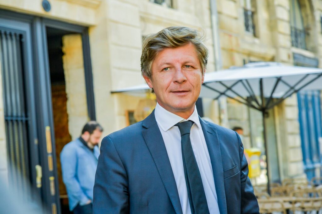 Bordeaux : l’hommage à Nicolas Florian rattrapé par le calendrier électoral