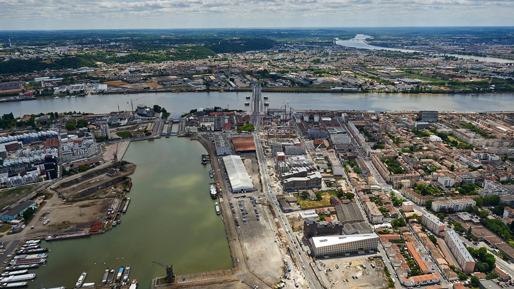 Nouvel An endeuillé à Bordeaux : un corps découvert dans les eaux des bassins à flot